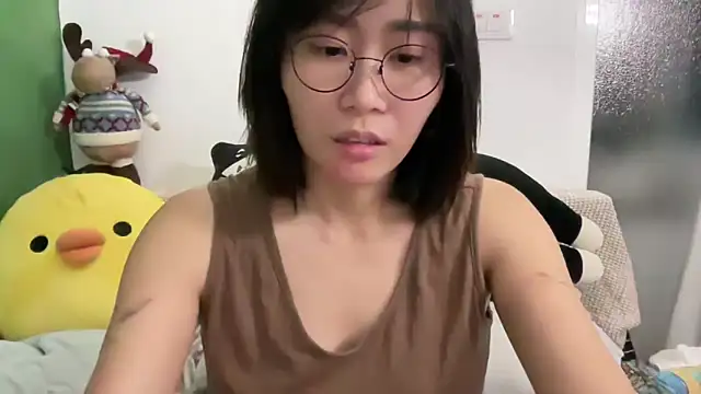 Snapshot of Ashepova000 chatting on December 30, 2024, 12:20 pm Ashepova000 online show from December 30, 2024, 12:20 pm