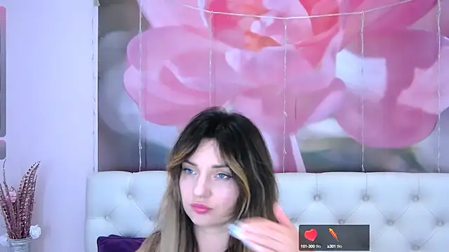 VioletUmi online show from September 20, 2025, 9:25 am