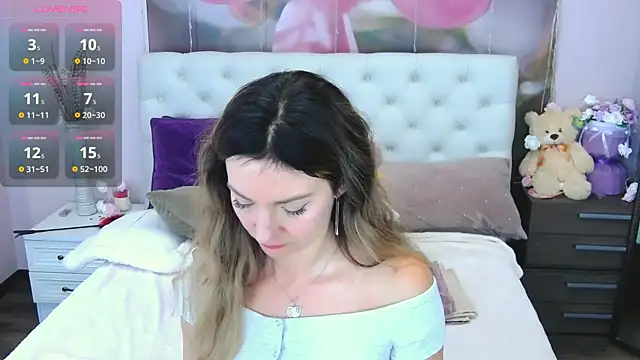 VioletUmi online show from September 23, 2025, 7:59 am