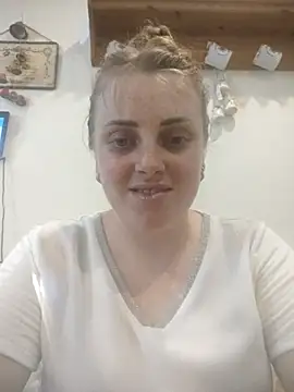 Snapshot of CoddessCrystal chatting on June 25, 2026, 8:41 am CoddessCrystal online show from June 25, 2026, 8:41 am