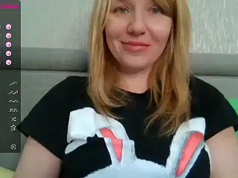 Snapshot of urbadkitty chatting on February 20, 2025, 7:23 am urbadkitty online show from February 20, 2025, 7:23 am