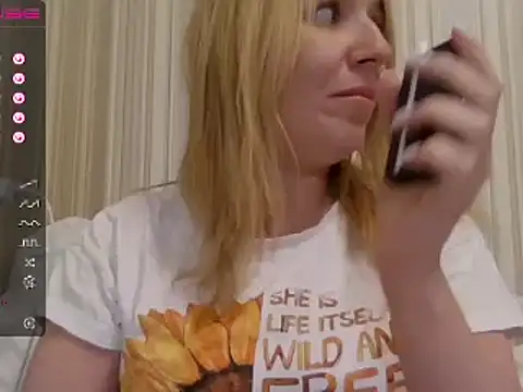 Snapshot of urbadkitty chatting on February 14, 2025, 2:12 pm urbadkitty online show from February 14, 2025, 2:12 pm