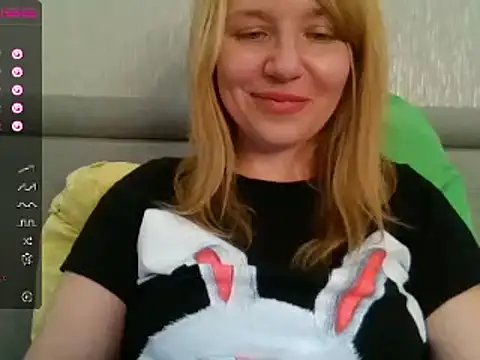 Snapshot of urbadkitty chatting on February 13, 2025, 8:06 am urbadkitty online show from February 13, 2025, 8:06 am