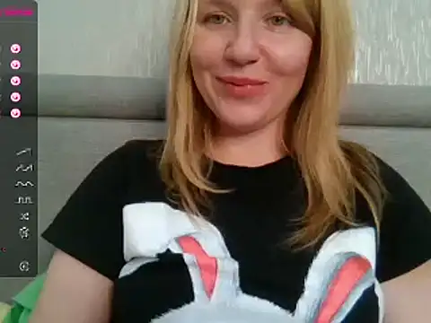 Snapshot of urbadkitty chatting on February 20, 2025, 10:37 am urbadkitty online show from February 20, 2025, 10:37 am