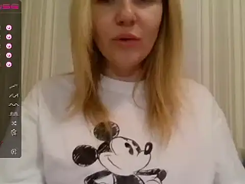 Snapshot of urbadkitty chatting on February 23, 2025, 11:44 am urbadkitty online show from February 23, 2025, 11:44 am