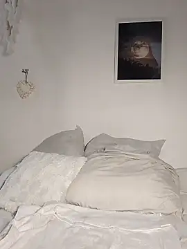 gymyagirlll online show from October 12, 2025, 8:54 pm