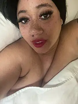 RoxiRedXXX online show from April 11, 2026, 5:04 am