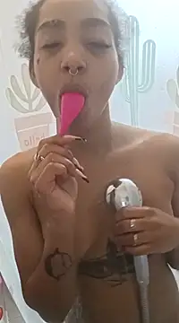 Snapshot of Laanegraofficial_ chatting on December 27, 2024, 8:07 pm Laanegraofficial online show from December 27, 2024, 8:07 pm