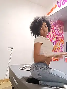 Snapshot of Laanegraofficial_ chatting on February 15, 2025, 1:21 am Laanegraofficial online show from February 15, 2025, 1:21 am