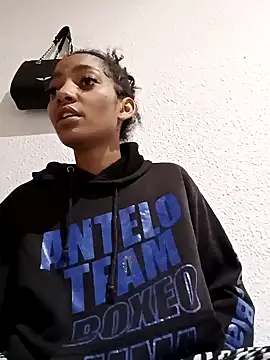 Snapshot of Laanegraofficial_ chatting on January 19, 2025, 7:04 pm Laanegraofficial online show from January 19, 2025, 7:04 pm