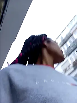 Snapshot of Laanegraofficial_ chatting on September 10, 2025, 5:34 pm Laanegraofficial online show from September 10, 2025, 5:34 pm