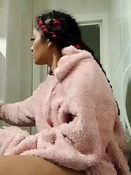 Snapshot of Laanegraofficial_ chatting on September 30, 2025, 11:33 pm Laanegraofficial online show from September 30, 2025, 11:33 pm