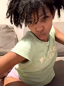 Snapshot of Laanegraofficial_ chatting on October 20, 2025, 5:46 pm Laanegraofficial online show from October 20, 2025, 5:46 pm