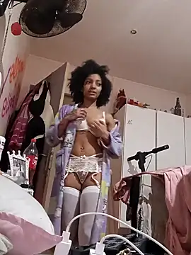 Snapshot of Laanegraofficial_ chatting on February 15, 2025, 11:36 pm Laanegraofficial online show from February 15, 2025, 11:36 pm