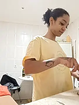 Snapshot of Laanegraofficial_ chatting on February 2, 2025, 6:09 pm Laanegraofficial online show from February 2, 2025, 6:09 pm