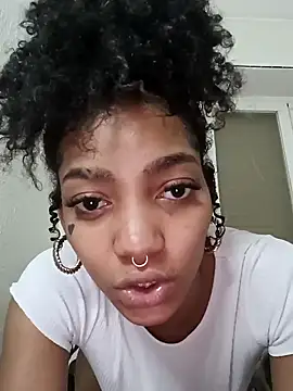 Snapshot of Laanegraofficial_ chatting on January 4, 2025, 8:37 pm Laanegraofficial online show from January 4, 2025, 8:37 pm