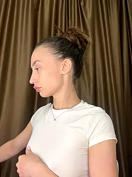 Polli Kiss online show from November 1, 2025, 8:25 pm