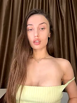 Polli Kiss online show from November 4, 2025, 8:23 pm