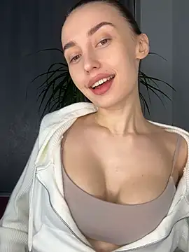 Polli Kiss online show from February 21, 2025, 9:32 pm