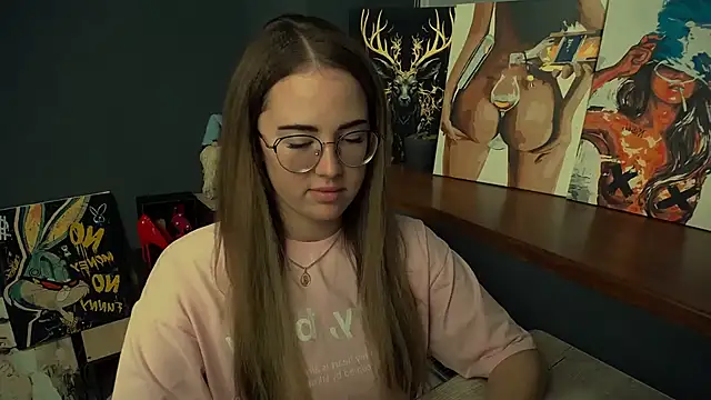 Snapshot of luxie_milady chatting on November 7, 2025, 1:26 pm luxie milady online show from November 7, 2025, 1:26 pm