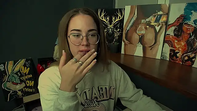 Snapshot of luxie_milady chatting on November 3, 2025, 1:58 pm luxie milady online show from November 3, 2025, 1:58 pm