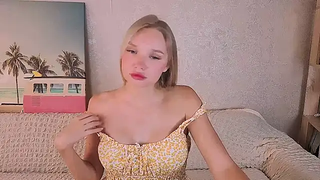 Snapshot of BoysLoveBlondee chatting on September 23, 2025, 6:31 am BoysLoveBlondee online show from September 23, 2025, 6:31 am