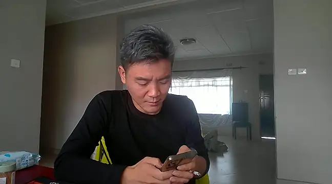 Snapshot of kisstoyousoon2024 chatting on January 1, 2025, 8:24 am kisstoyousoon2024 online show from January 1, 2025, 8:24 am