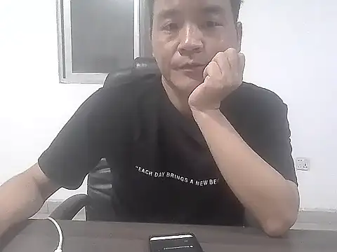 kisstoyousoon2024 online show from November 10, 2025, 9:53 pm