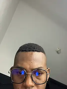 Snapshot of Destrozador415 chatting on February 13, 2026, 8:47 am Destrozador415 online show from February 13, 2026, 8:47 am