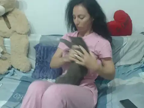 Emmatoo online show from April 16, 2026, 9:39 pm