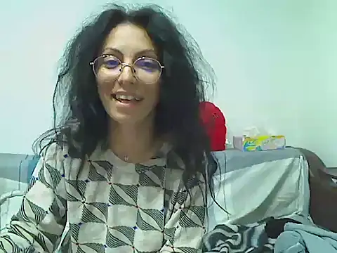 Emmatoo online show from April 8, 2026, 9:05 pm