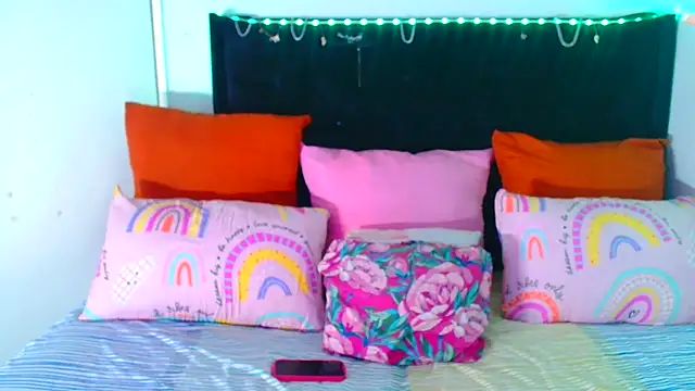 SAVAGExBOO online show from October 21, 2025, 10:20 pm