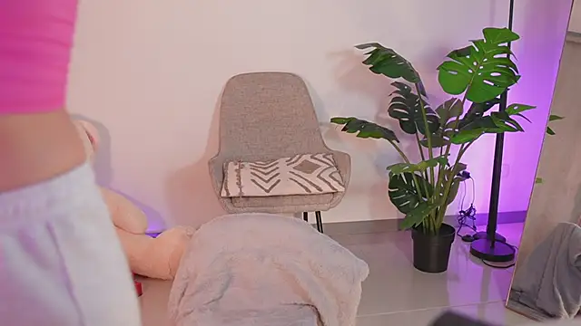 Snapshot of Angeeel_ chatting on January 6, 2026, 11:09 pm Angeeel online show from January 6, 2026, 11:09 pm