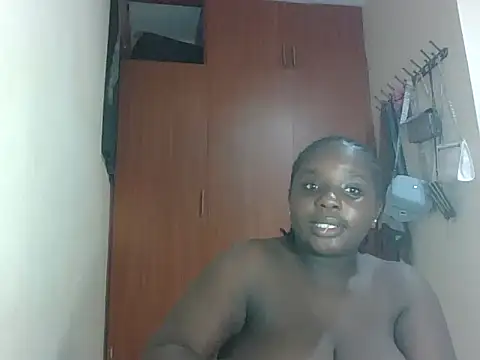 hotebbbyy online show from April 16, 2026, 9:39 pm