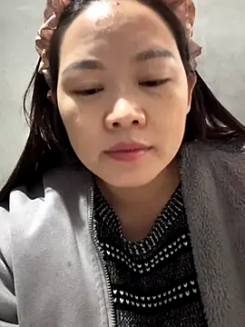 Snapshot of Hellen_111 chatting on November 13, 2025, 7:12 am Hellen 111 online show from November 13, 2025, 7:12 am