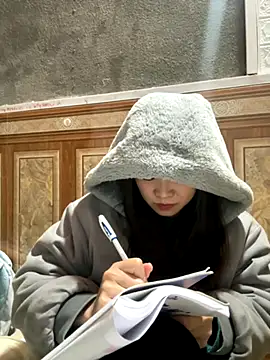 Snapshot of Hellen_111 chatting on November 4, 2025, 9:46 am Hellen 111 online show from November 4, 2025, 9:46 am