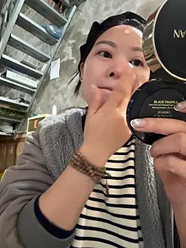 Snapshot of Hellen_111 chatting on November 25, 2025, 4:46 am Hellen 111 online show from November 25, 2025, 4:46 am