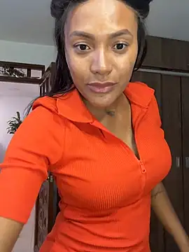 Snapshot of KyaraMiller chatting on February 20, 2026, 8:33 pm KyaraMiller online show from February 20, 2026, 8:33 pm