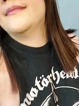 Snapshot of ItsNaiixa chatting on February 22, 2026, 12:35 am ItsNaiixa online show from February 22, 2026, 12:35 am