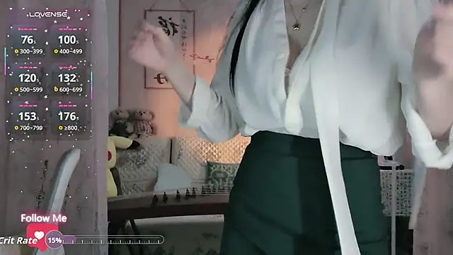 Lisa-s online show from November 9, 2025, 2:04 am