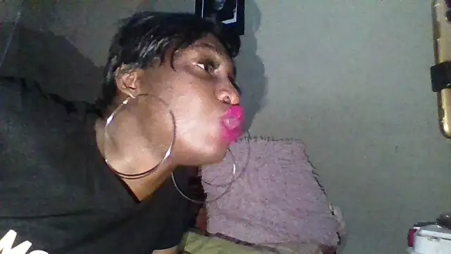 Moorella1 online show from October 8, 2025, 8:09 pm