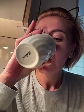 tanyagrey online show from November 5, 2025, 6:49 am