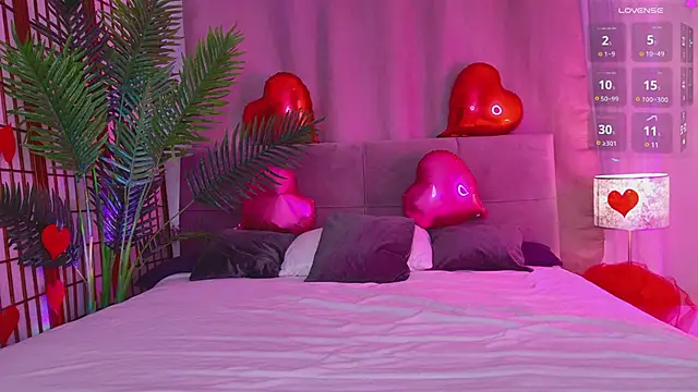 Mia  Peach online show from February 12, 2025, 8:29 pm