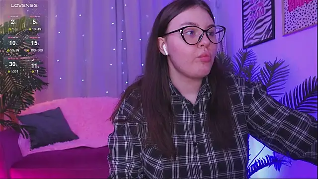 Mia  Peach online show from March 7, 2025, 9:38 pm