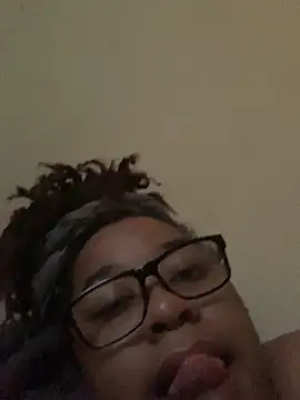bustypothead online show from October 9, 2025, 5:24 pm