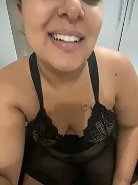 Snapshot of florzinha25 chatting on December 10, 2024, 9:11 pm florzinha25 online show from December 10, 2024, 9:11 pm