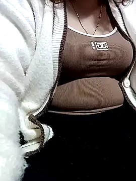 Snapshot of Tuo8702 chatting on March 9, 2025, 10:19 pm Tuo8702 online show from March 9, 2025, 10:19 pm