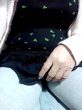 Snapshot of Tuo8702 chatting on March 8, 2025, 6:58 pm Tuo8702 online show from March 8, 2025, 6:58 pm