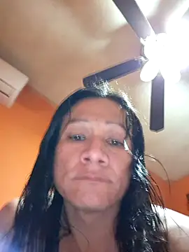 miicheele32 online show from November 11, 2025, 7:36 am