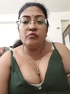 LAVERNIYA  online show from November 30, 2025, 1:12 pm